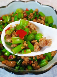 芹菜炒肉末