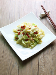 枸杞炒圆白菜