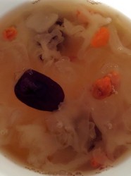 银耳红枣枸杞汤