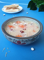 芡实胡萝卜小米粥