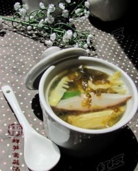 鲜笋菌菇汤