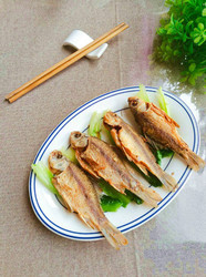 香酥小鲫鱼