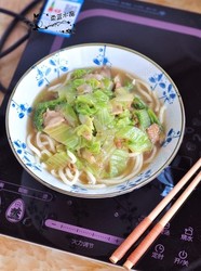 白菜炒肉浇面