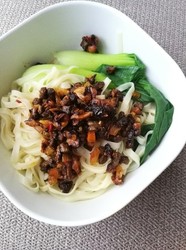 香菇牛肉炸酱面