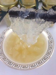 雪梨雪耳炖燕窝