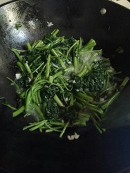 蒜炒空心菜