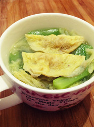 莴苣白菜炖蛋饺