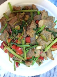 芹菜辣椒炒肉