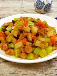 脆藕炒鸡丁