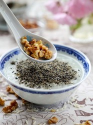 核桃仁芝麻糯米粥