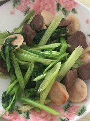 香芹炒肉丸