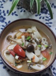 雪菜菌菇年糕汤