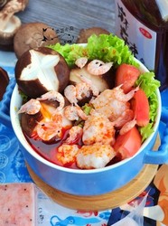 鳞虾丸子香菇火锅