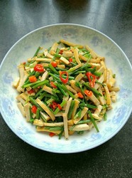 韭菜苔炒豆干