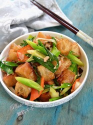 蒜苗炒油条