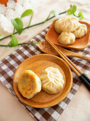 萝卜青椒酥肉水煎包