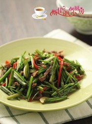 水芹菜炒牛肉丝