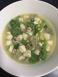 海蛎子豆腐汤