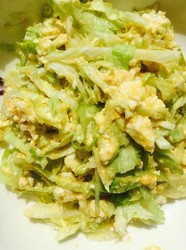 鲜香蛋黄拌生菜