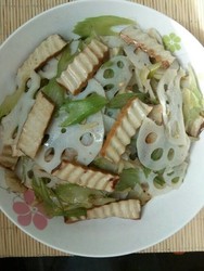 藕片炒西芹豆干