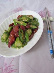 干煸香肠秋葵