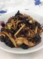 萝卜丝炒黑木耳