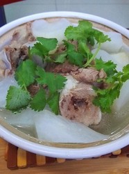 筒骨萝卜汤