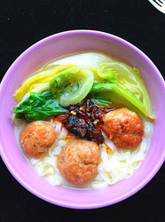 肉圆子热汤面