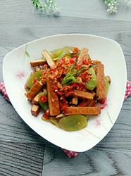 莴笋烩熏干