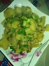 土豆闷肉