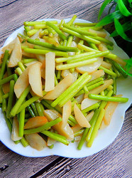 耗油蒜苔土豆条