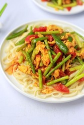 蒜薹西红柿鸡蛋拌面