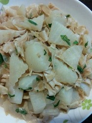 蚝油炒白萝卜豆皮