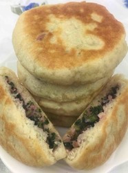 苋菜猪肉馅小麦粉饼（发面的）