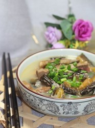 火腿片炖黄蟮