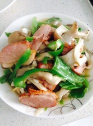 平菇炒熏鹅肉