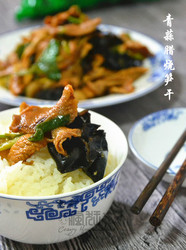 来一盘美味的下饭菜---青蒜腊烧笋干