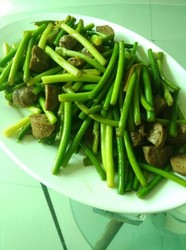 牛肉丸炒蒜苔