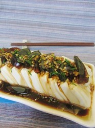 蒜泥皮蛋拌豆腐
