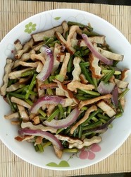 鸡肉蒜苔炒豆干