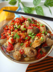 剁椒草菇蒸鸡腿