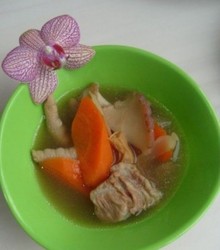 胡萝卜排骨鸡爪汤