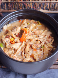 鸡肉炖蘑菇
