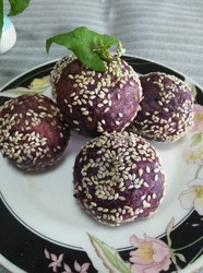 紫薯芝麻球