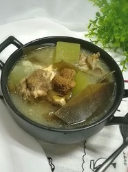 筒骨海带冬瓜汤