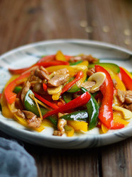 彩椒炒鸡腿肉