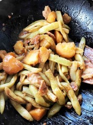 土豆炖豆角排骨
