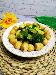 鹌鹑蛋炒西蓝花