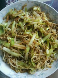蒜苗炒豆芽