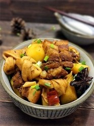 百叶结土豆红烧肉